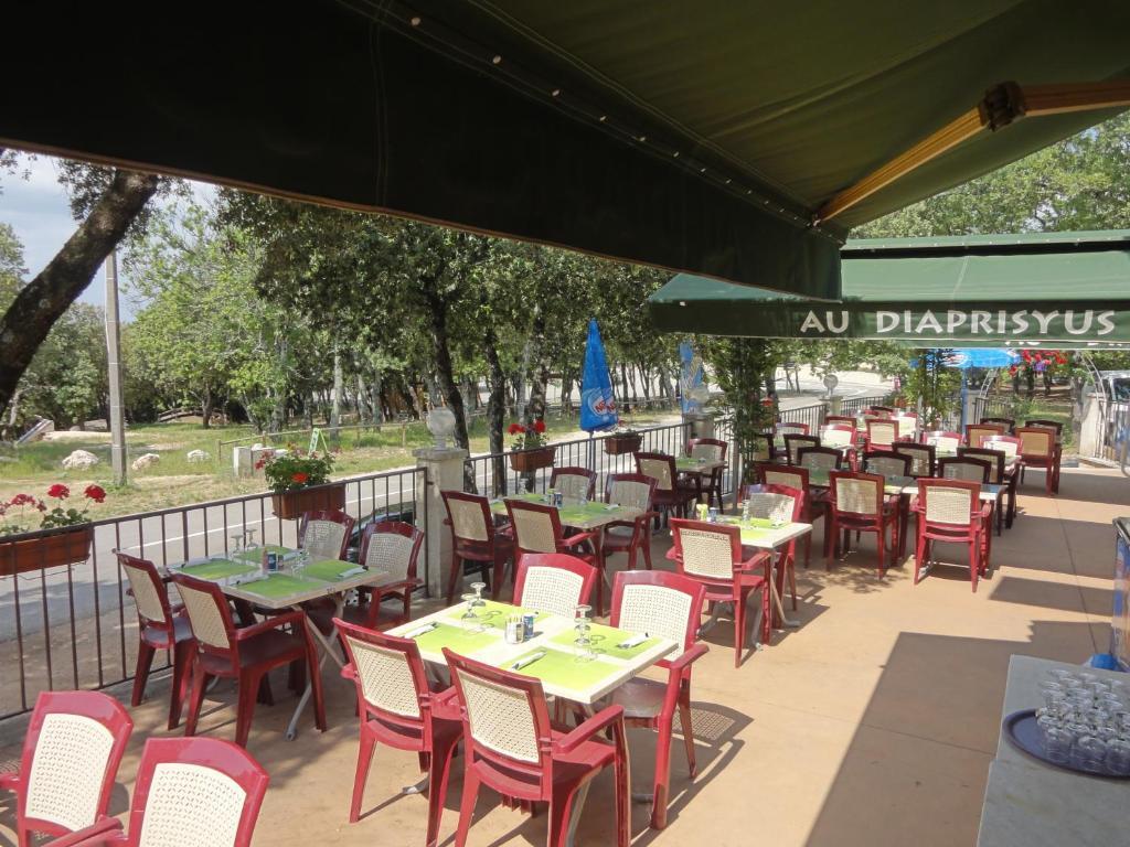 Terrasses De L'Aven Hotel Orgnac-lʼAven Екстериор снимка