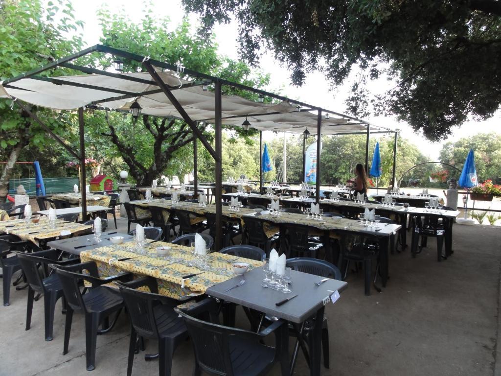 Terrasses De L'Aven Hotel Orgnac-lʼAven Екстериор снимка