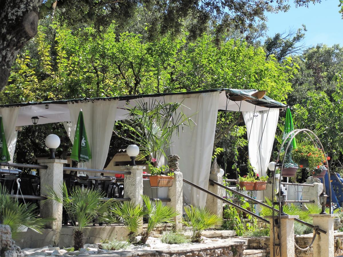 Terrasses De L'Aven Hotel Orgnac-lʼAven Екстериор снимка